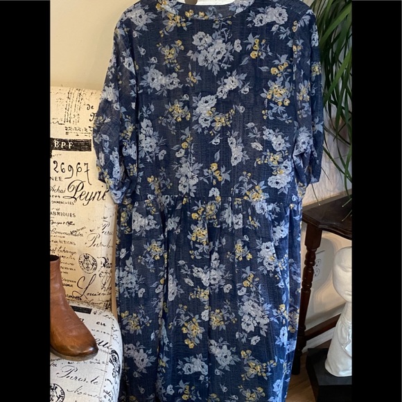 Flattering Blue Floral Dress, Lined, Sz 24 - Picture 2 of 4